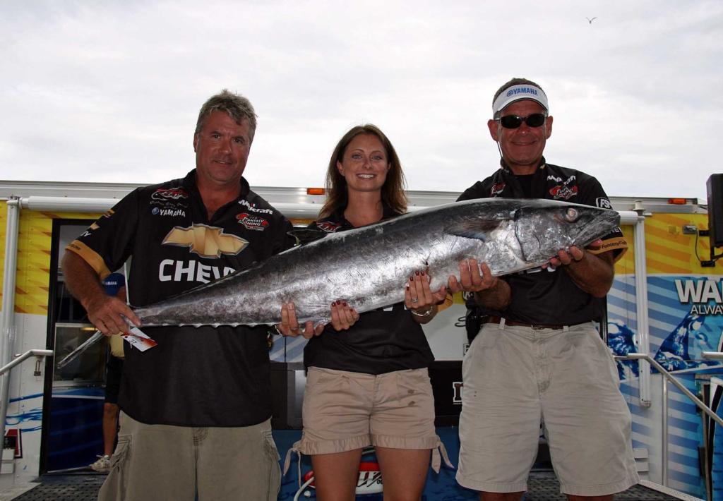 Team Chevy/Miss Micki 2 still on top - Major League Fishing