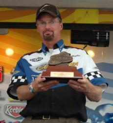 Jimmy Hughes holds up his trophy for winning the 2008 Walleye League Finals on the Mississippi River.