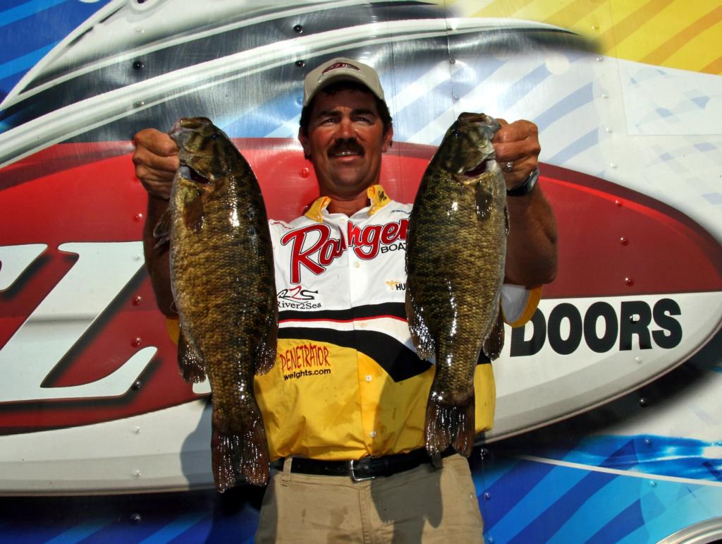 Image for Russell leads Walmart FLW Series event on Columbia River