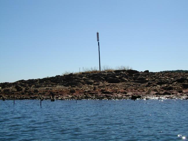 A common sight on Clarks Hill: a navigation marker attached to a pole, some 20 feet above the current water level.