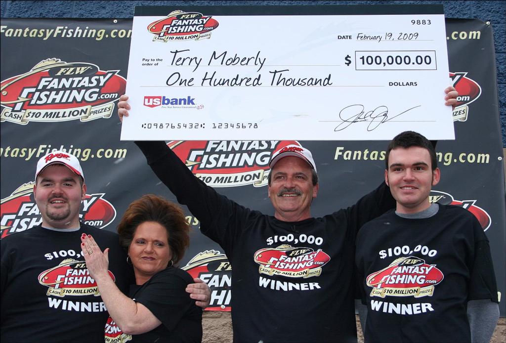 Image for Kentucky man wins $100,000 in Fantasy Fishing game