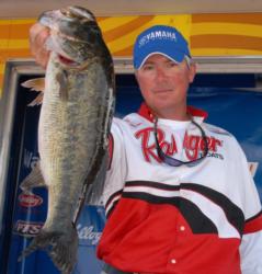 Randall Tharp of Gardendale, Ala., moved into the fourth place position with a two-day total of 26 pounds, 5 ounces thanks to a late-day rally in one of his primary places.