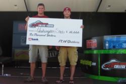 The Washington State team of Ryan Bernsen of Burbank, Wash., and Kyle Wright of Pasco, Wash., won the National Guard FLW College Fishing Western Division tournament on Lake Oroville Saturday with six bass weighing 10 pounds, 9 ounces. 