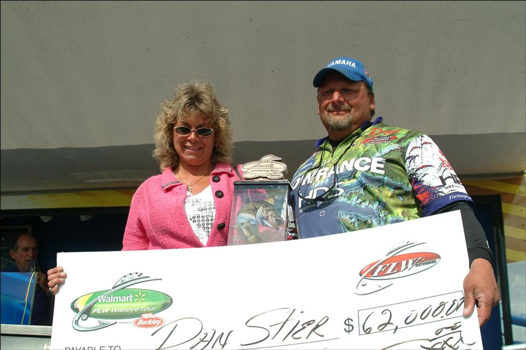 Image for Stier takes crown at Walmart FLW Walleye Tour event on Leech Lake