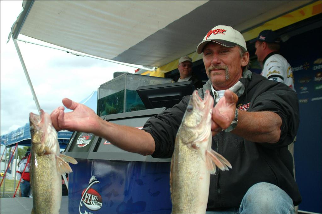 Image for Local pro leads on Lake Winnebago
