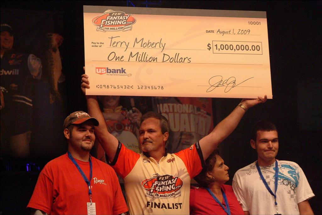 Image for Catch of a lifetime: Kentucky auto worker reels in $1 million FLW Fantasy Fishing grand prize
