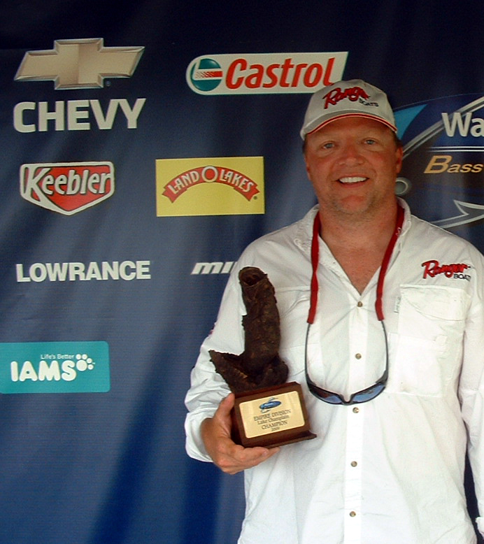Image for Schneider takes top spot in Walmart BFL event on Lake Champlain