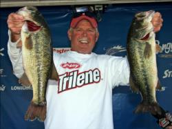 A 17-pound limit enabled Mark Tucker to jump 14 spots to fourth.