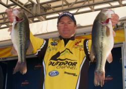 With a limit weighing 15 pounds, 7 ounces, Joe Thomas sits in fifth place on the pro side.