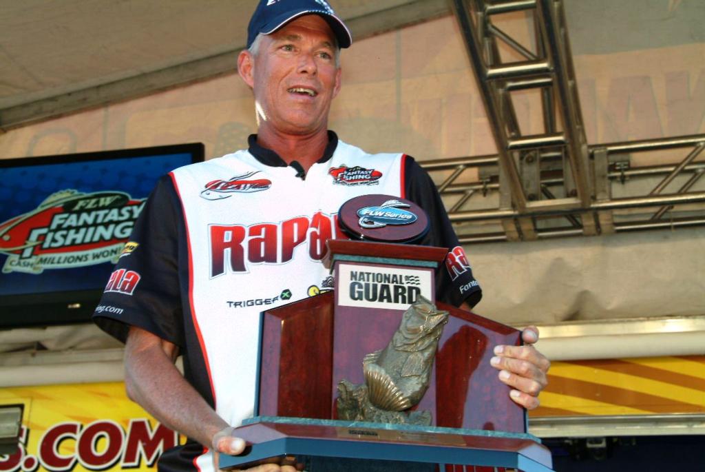 Image for Espe finally wins the ‘big one,’ nets FLW Series title on Lake Roosevelt