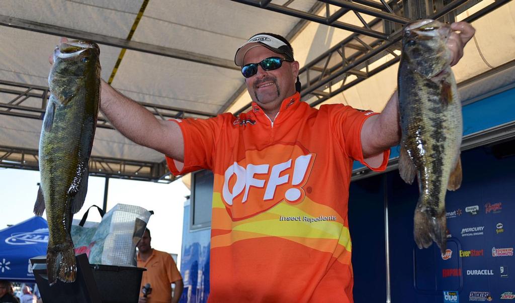 Image for Prough maintains lead at Walmart FLW Tour opener on Lake Okeechobee