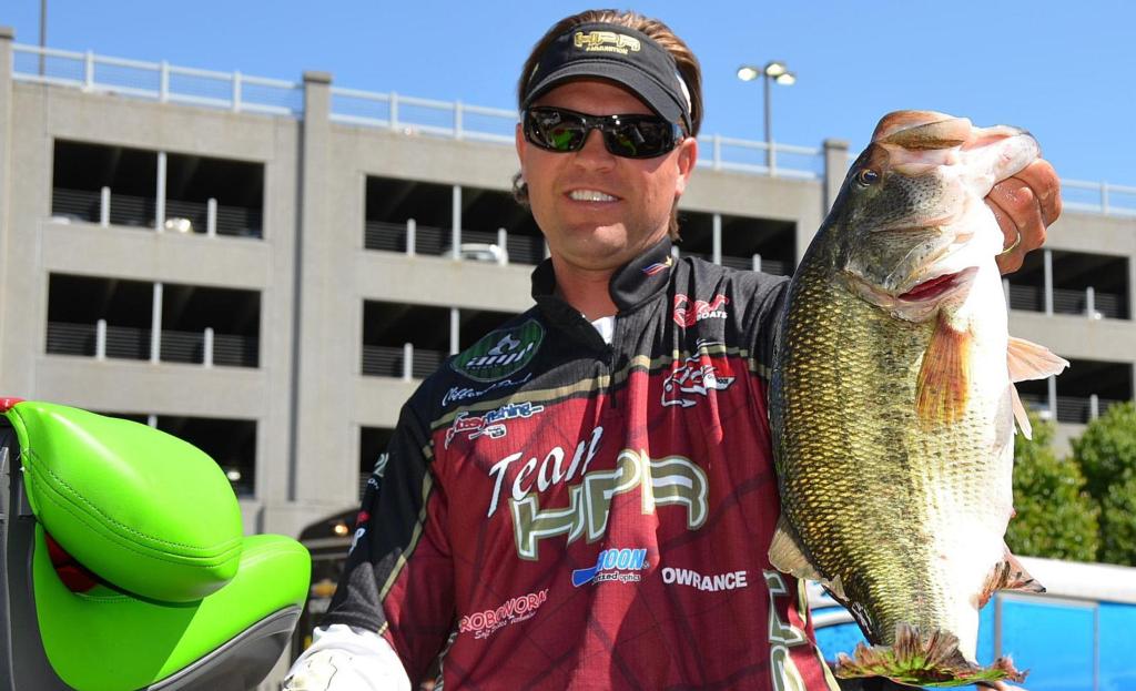 Image for Pirch wins Walmart FLW Tour on Lake Chickamauga presented by National Guard