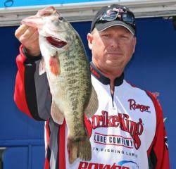Jeff Reynolds was one of two anglers to catch 6-pound largemouth and split the Snickers Big Bass award.