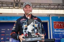 Chevy pro Luke Clausen of Otis Orchards, Wash., proudly displays his first-place trophy aftrer capturing the tournament title at the FLW Tour Potomac River event.