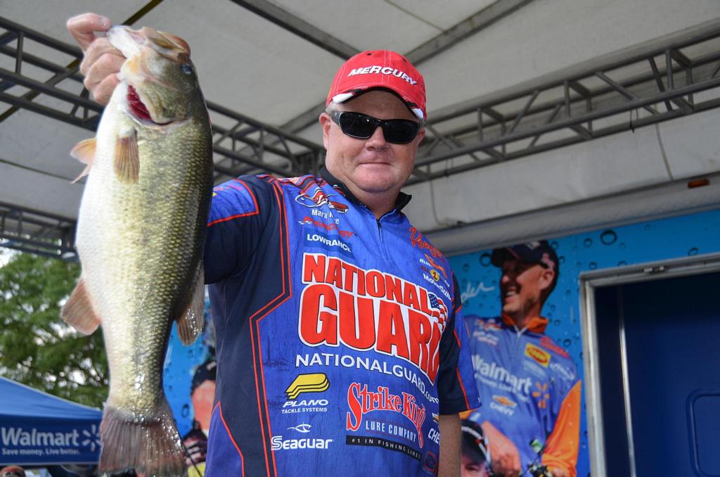 Image for Rose maintains lead at Walmart FLW Tour event on Pickwick Lake