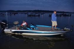 EverStart anglers get ready for teh start of the second day of Potomac River competition.