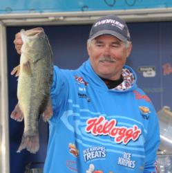 Kellogg's pro Jim Tutt of Longview, Texas, finished fourth with a four-day total of 55 pounds, 2 ounces.