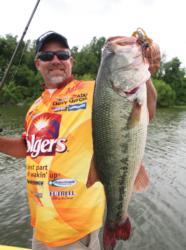 Folgers pro Scott Suggs has been slow-rolling jigs for years.