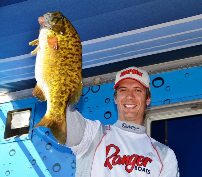 Pro Troy Lindner of Los Angeles, Calif., holds up his first place catch during final EverStart weigh-in on Lake Havasu.