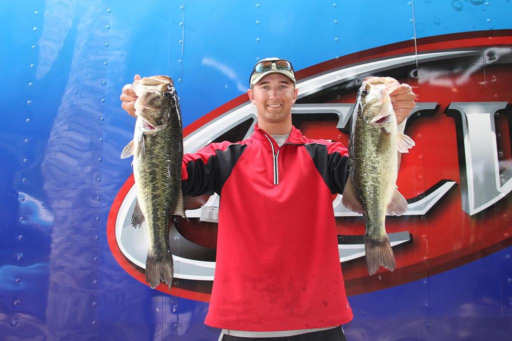 Crelia hops into Rayburn lead - Major League Fishing