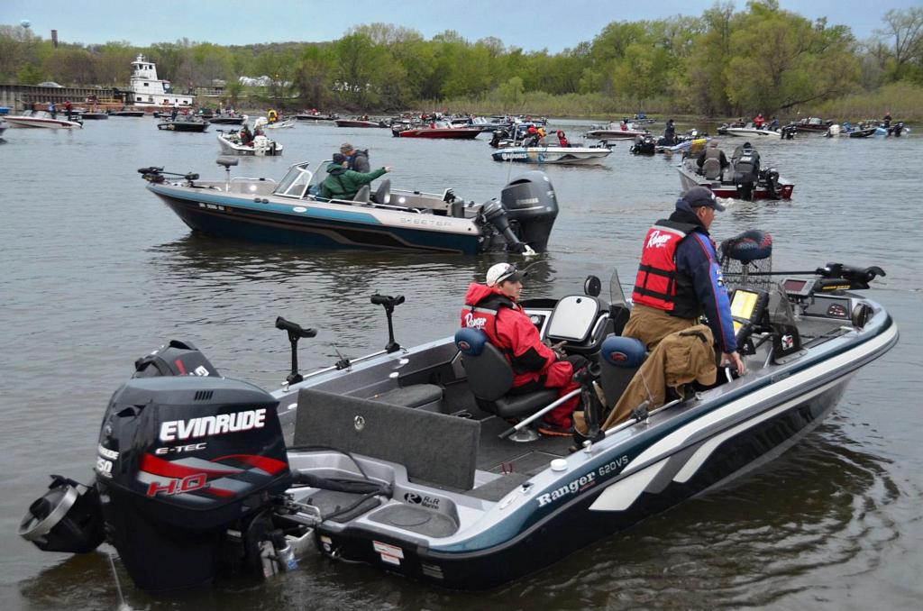 Image for National Guard FLW Walleye Tour kicks off 2012 season on Mississippi River