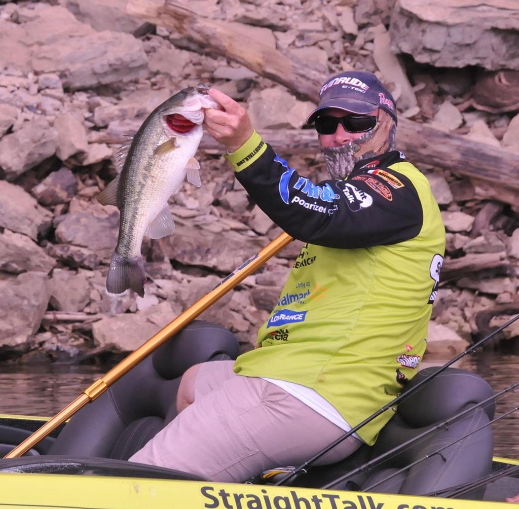 Image for Canterbury Leads Walmart FLW Tour Major On Beaver Lake Presented By Straight Talk
