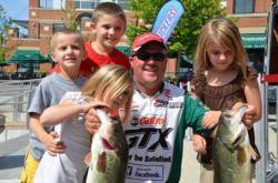 Surrounded by his family, Castrol pro David Dudley of Lynchburg, Va., leapfrogged from 17th place to second during day-two competition on the Potomac River.