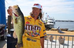 M&Ms pro Jim Moynagh of Carver, Minn., grabbed sixth place overall heading into the FLW Tour Potomac River semifinals.