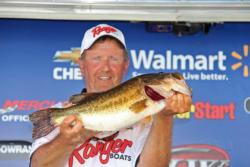 Kenny Moser too6-14.k Snickers Big Bass honors with his 
