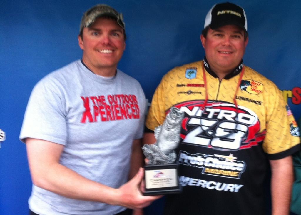 Image for Dickneite, Thompson share title at Walmart BFL event on Table Rock Lake