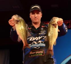 Kentucky pro Shawn Murphy caught a 16-pound, 11-ounce limit Saturday to rise to third place.