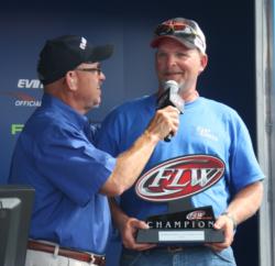 Tournament director Ron Lappin chats with co-angler victor Steve Ralls.