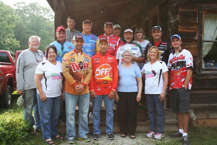 Image for FLW Tour pros tackle community service project in Tennessee