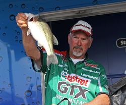 Castrol pro Darrel Robertson caught the heaviest sack of day three and moved up to second place.