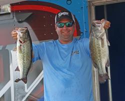 Co-angler leader Bryan Cothran sacked up his division