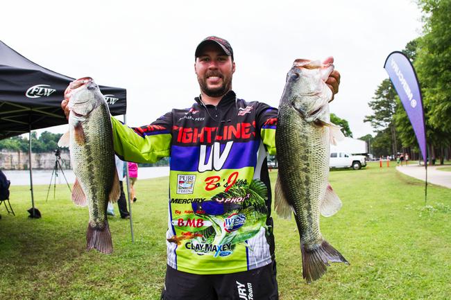 Richard Peek slips to 17th place with a 15-pound, 15-ounce limit on day two.