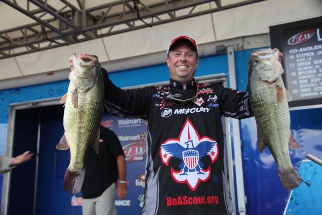 Texas pro Tom Redington sacked up 24-9 on day two and rose from fourth place into the lead. 