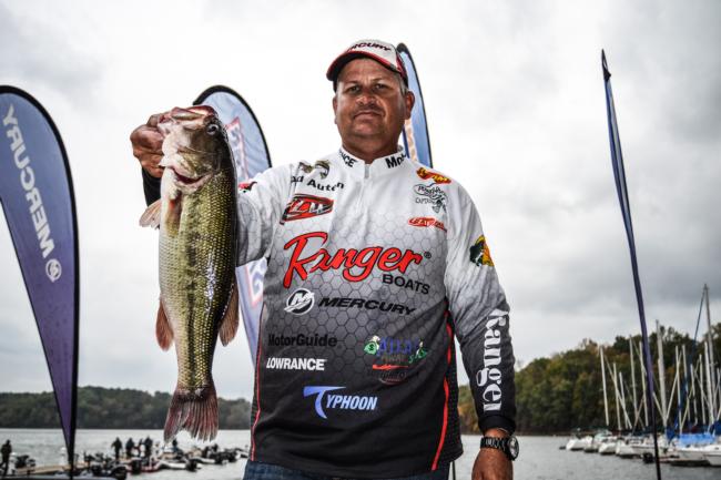 Todd Auten weighed 13 pounds on day two of the Rayovac FLW Series Championship on Wheeler Lake. It was enough to keep him in the hunt, he will start the final day in fourth place with 28 pounds.