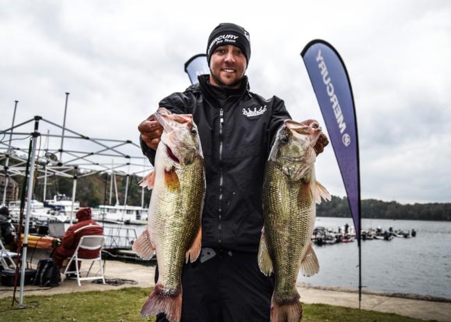 Zack Birge smoked 'em on day two of the Rayovac FLW Series Championship on Wheeler Lake catching 17-1. His total weight of 28 pounds has him sitting in third place going into the final day of competition.