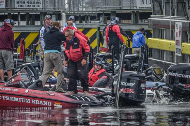 Luke Clausen swings in a keeper on day one within the crowd waiting at the lock. After Clausen's display at the lock a number of anglers made it part of their morning ritual on subsequent tournament days. 