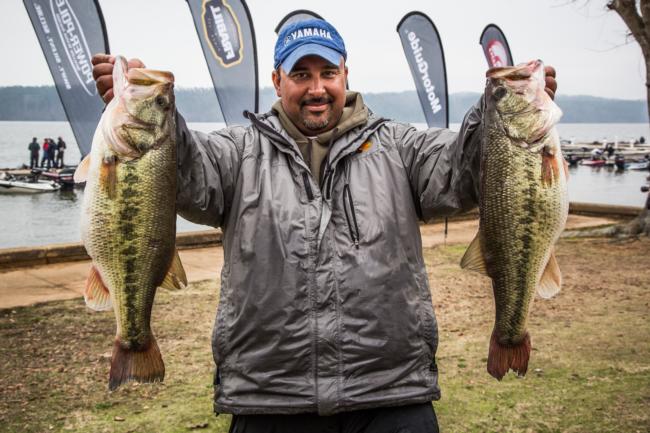 Thomas Rubbo takes the lead on the co-angler side with 31 pounds, 15 ounces.