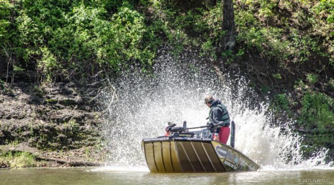 Pro John Cox likes the shallow water; day three of the Walmart FLW Tour on Beaver Lake.