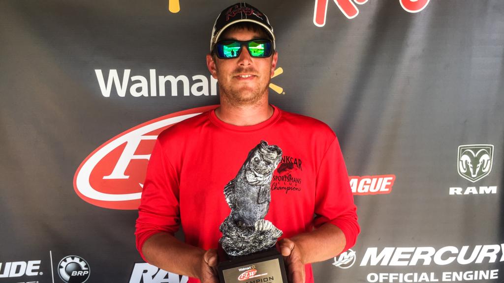 Image for Buzzbait Brings Reitzell Some Hardware