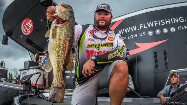 Clent Davis sacked 'em up again on day two. He's got a tournament total of 38-05.