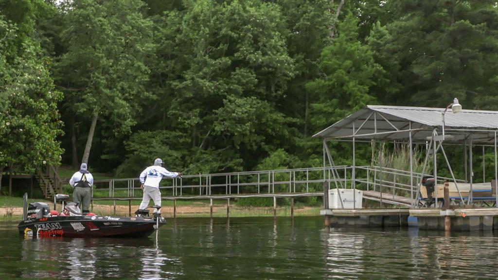 Spinning Rod Skipping Tactics - Major League Fishing