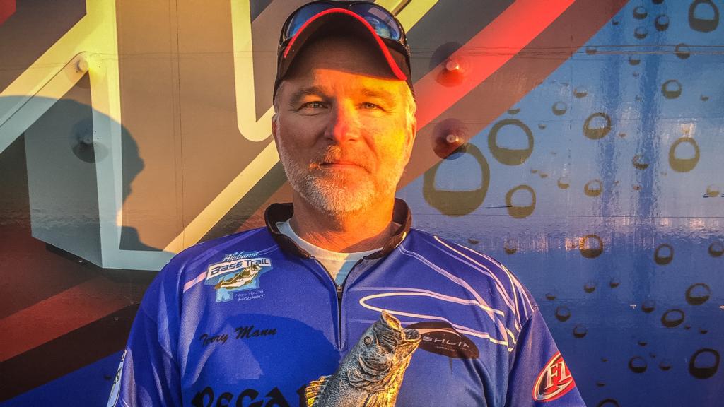 Image for Mann Wins FLW Bass Fishing League Choo Choo Division Event on Lake Guntersville