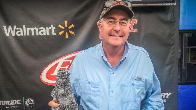 Co-angler Randall Hillyer of Summerville, S.C., won the March 12 Volunteer Division on Norris Lake with a 15-pound, 13-ounce limit to claim nearly $2,000 in winnings.