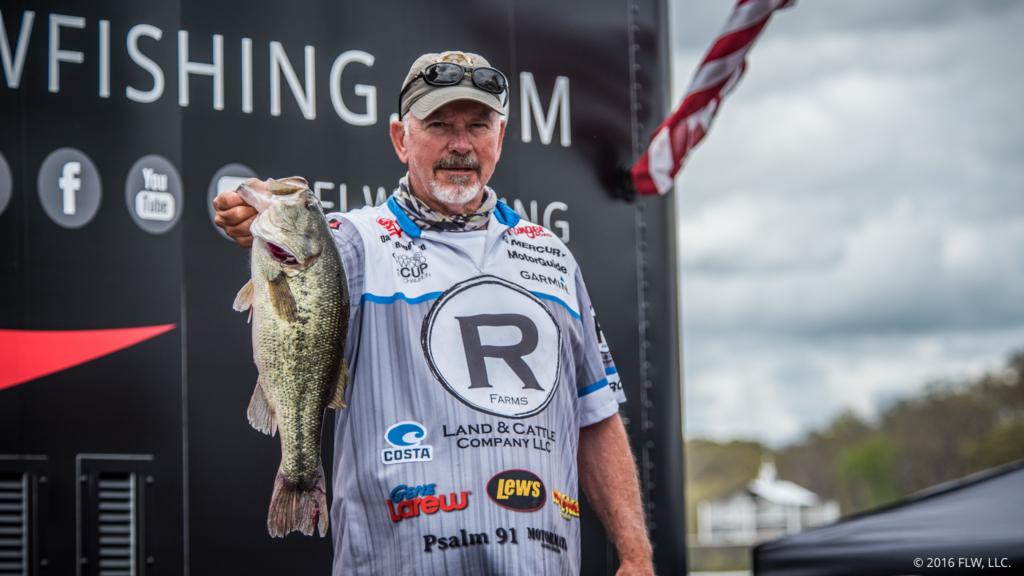 Image for Oklahoma’s Robertson Vaults into Day Two Lead at Walmart FLW Tour on Beaver Lake presented by Jack Link’s