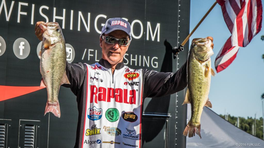 Image for Paducah’s Bolton takes lead at Walmart FLW Tour on Kentucky Lake presented by Mercury Marine