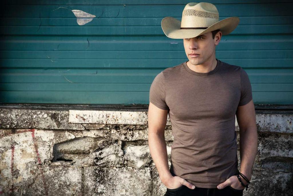 Image for Country Music Superstar Dustin Lynch to perform Free Concert In Huntsville presented by WDRM 102.1